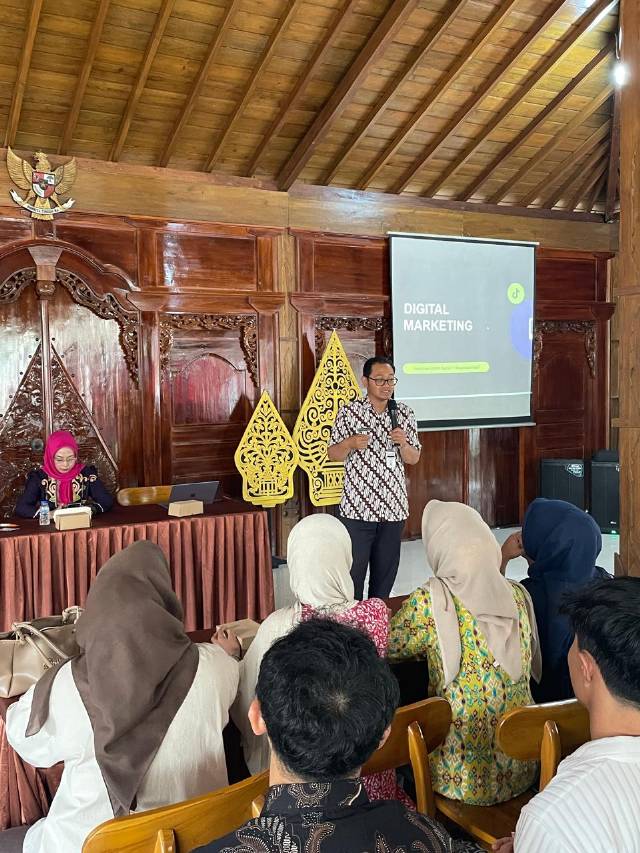 zilenial-kepil-naik-kelas-sukses-gelar-pelatihan-digital-marketing